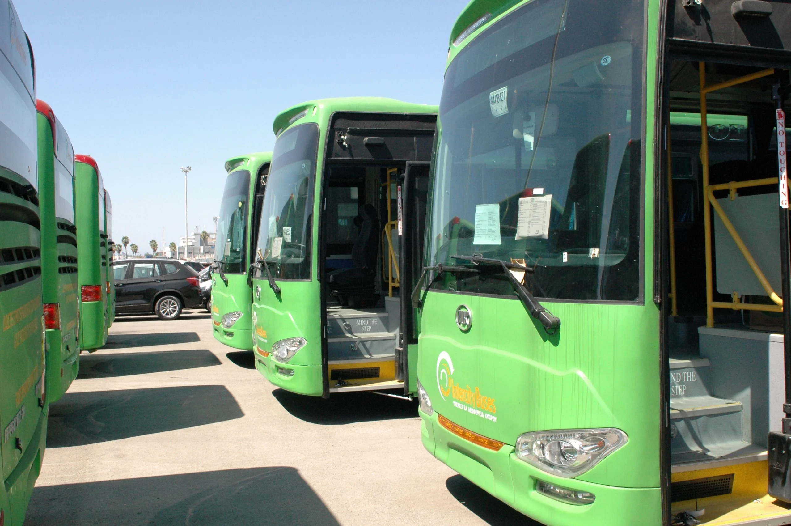 Салон автобуса от аэропорта Ларнака. Limassol Airport Express.